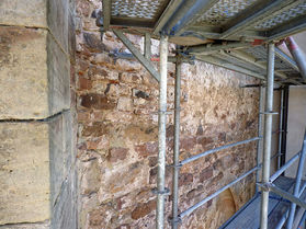 Arbeiten an der Südfassade (Foto: Karl-Franz Thiede)